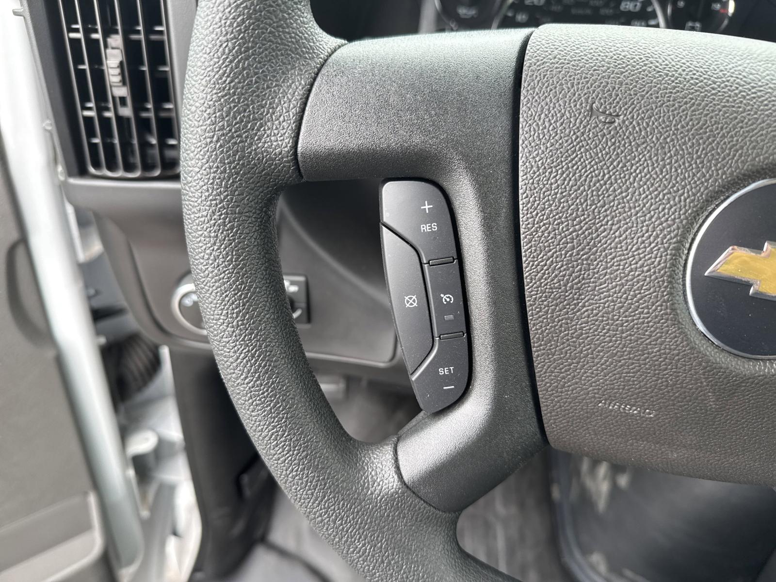 2025 Chevrolet Express Cutaway 3500 Vehicle Photo in GEORGETOWN, TX 78626-7508