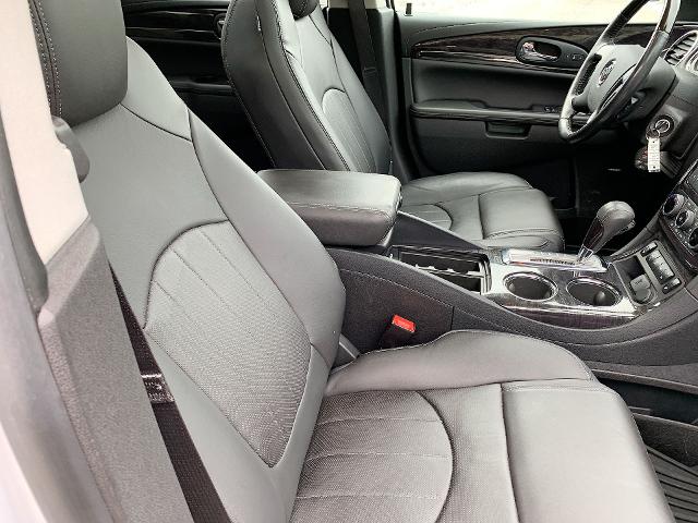 2017 Buick Enclave Vehicle Photo in MOON TOWNSHIP, PA 15108-2571