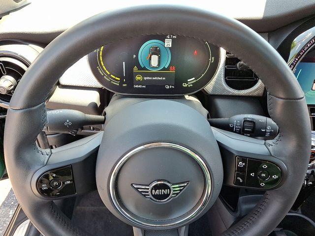 2024 MINI Hardtop 2 Door Vehicle Photo in DANBURY, CT 06810-5034