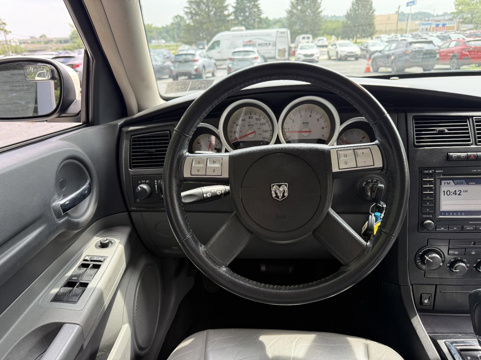 2005 Dodge Magnum Vehicle Photo in Harrisburg, PA 17111