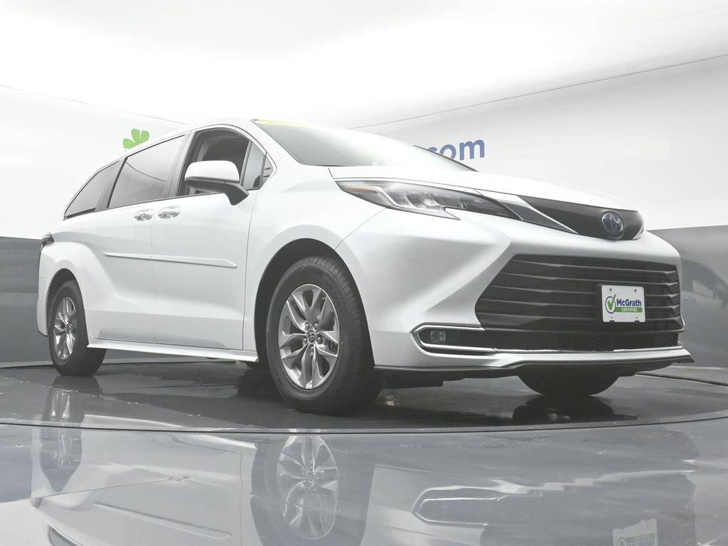 2022 Toyota Sienna Vehicle Photo in Cedar Rapids, IA 52402