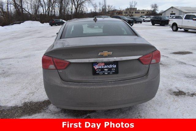 Used 2018 Chevrolet Impala 1LT with VIN 2G1105S31J9119328 for sale in Alexandria, Minnesota