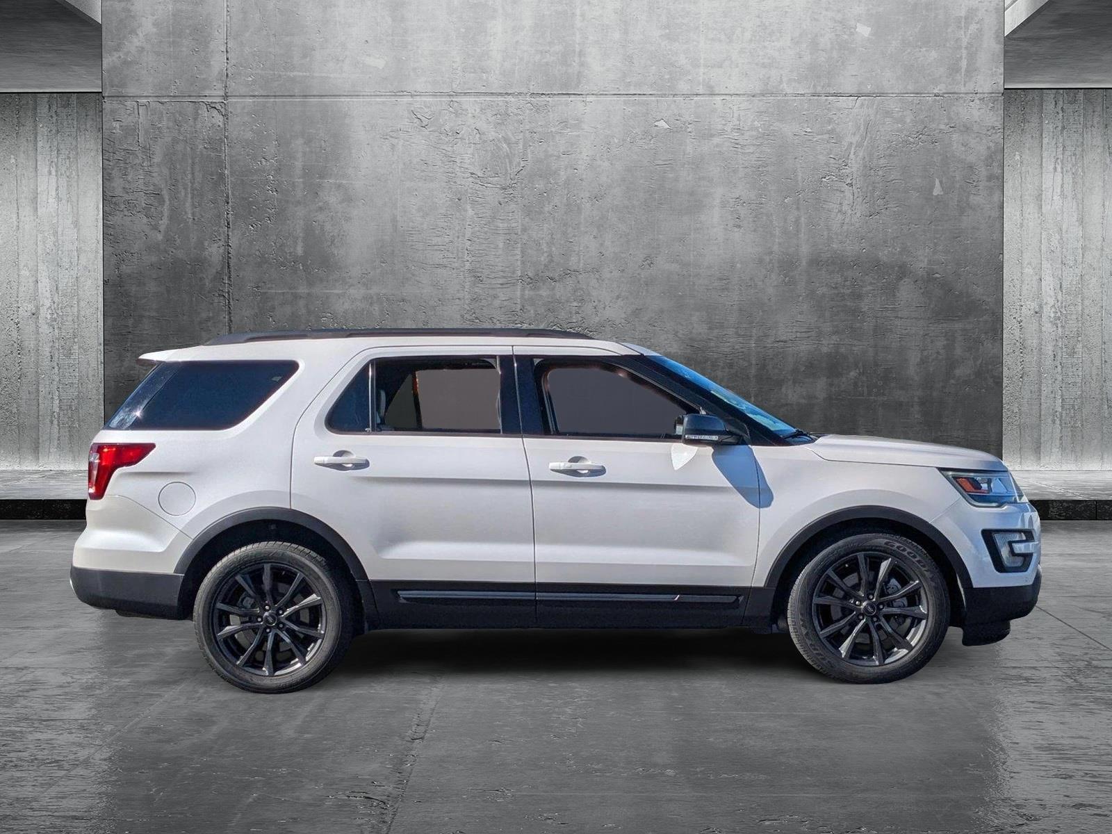 2017 Ford Explorer Vehicle Photo in VALENCIA, CA 91355-1705