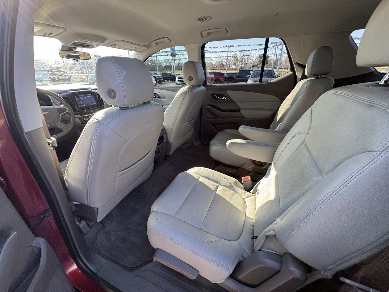 2021 Chevrolet Traverse Vehicle Photo in BOONVILLE, IN 47601-9633