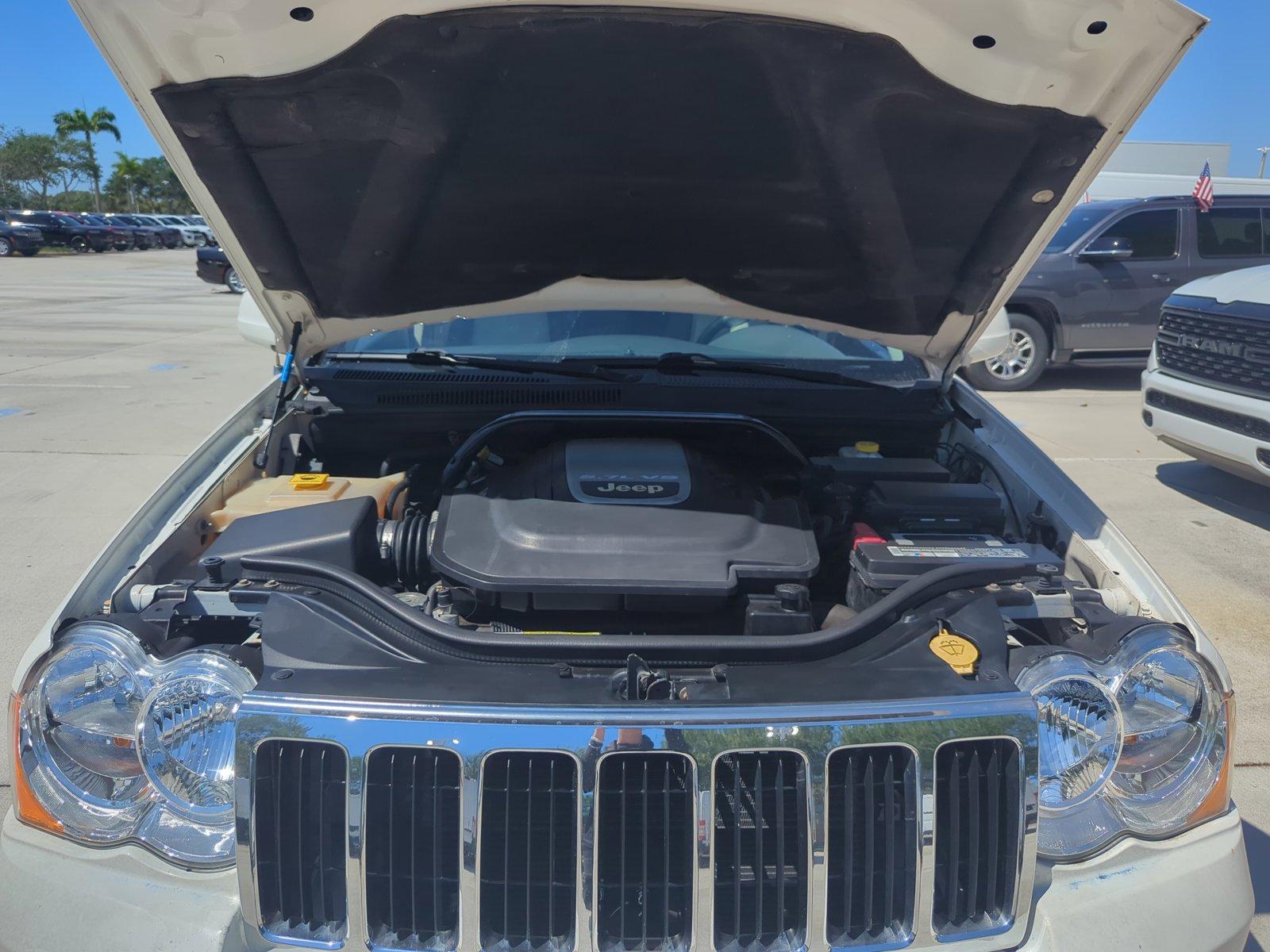 2008 Jeep Grand Cherokee Vehicle Photo in Pembroke Pines, FL 33027