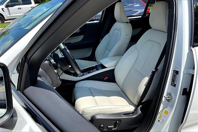 2025 Volvo XC40 Vehicle Photo in Houston, TX 77007
