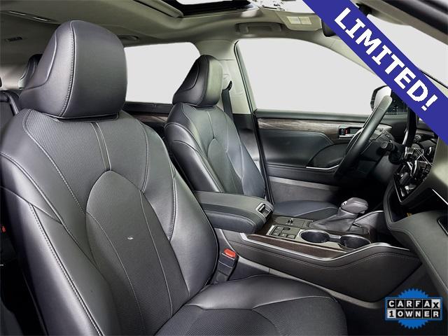 2023 Toyota Highlander Vehicle Photo in Puyallup, WA 98371