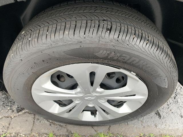 2024 Chevrolet Trax Vehicle Photo in MOON TOWNSHIP, PA 15108-2571