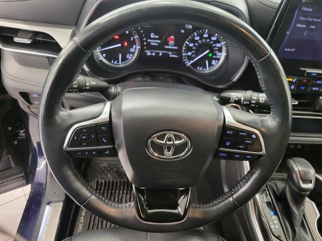 2020 Toyota Highlander Vehicle Photo in NEENAH, WI 54956-2243