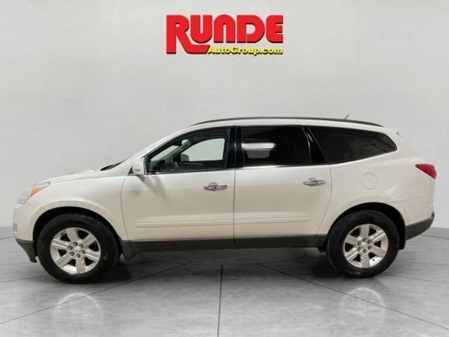 Used 2011 Chevrolet Traverse 2LT with VIN 1GNKRJED1BJ283674 for sale in East Dubuque, IL