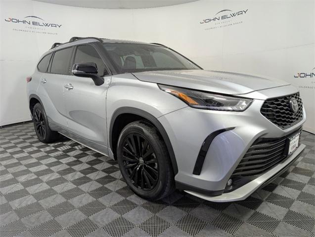 2023 Toyota Highlander Vehicle Photo in ENGLEWOOD, CO 80113-6708