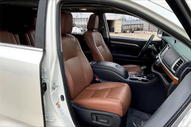 2019 Toyota Highlander Vehicle Photo in Grapevine, TX 76051