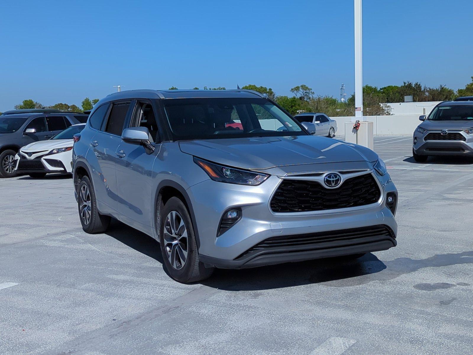 2022 Toyota Highlander Vehicle Photo in PEMBROKE PINES, FL 33024-6534