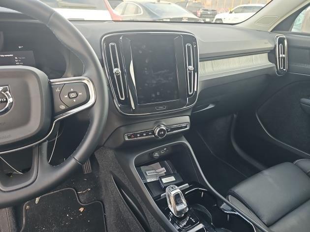 2025 Volvo XC40 Vehicle Photo in Houston, TX 77007