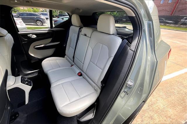 2025 Volvo XC40 Vehicle Photo in Houston, TX 77007