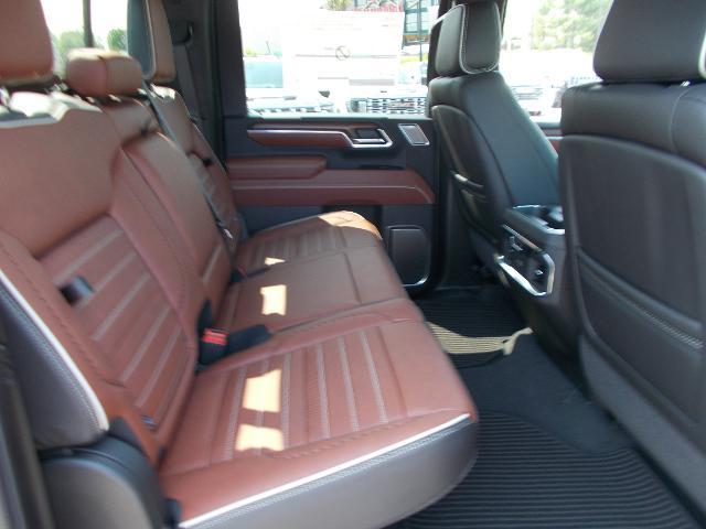 2025 GMC Sierra 2500 HD Vehicle Photo in LOWELL, MA 01852-4336