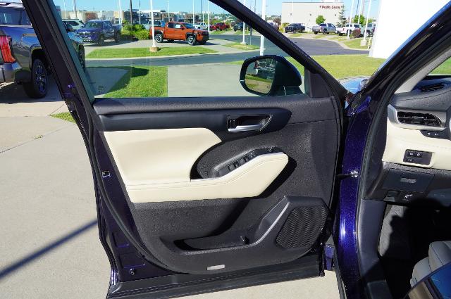 2025 Toyota Highlander Vehicle Photo in Riverdale, UT 84405