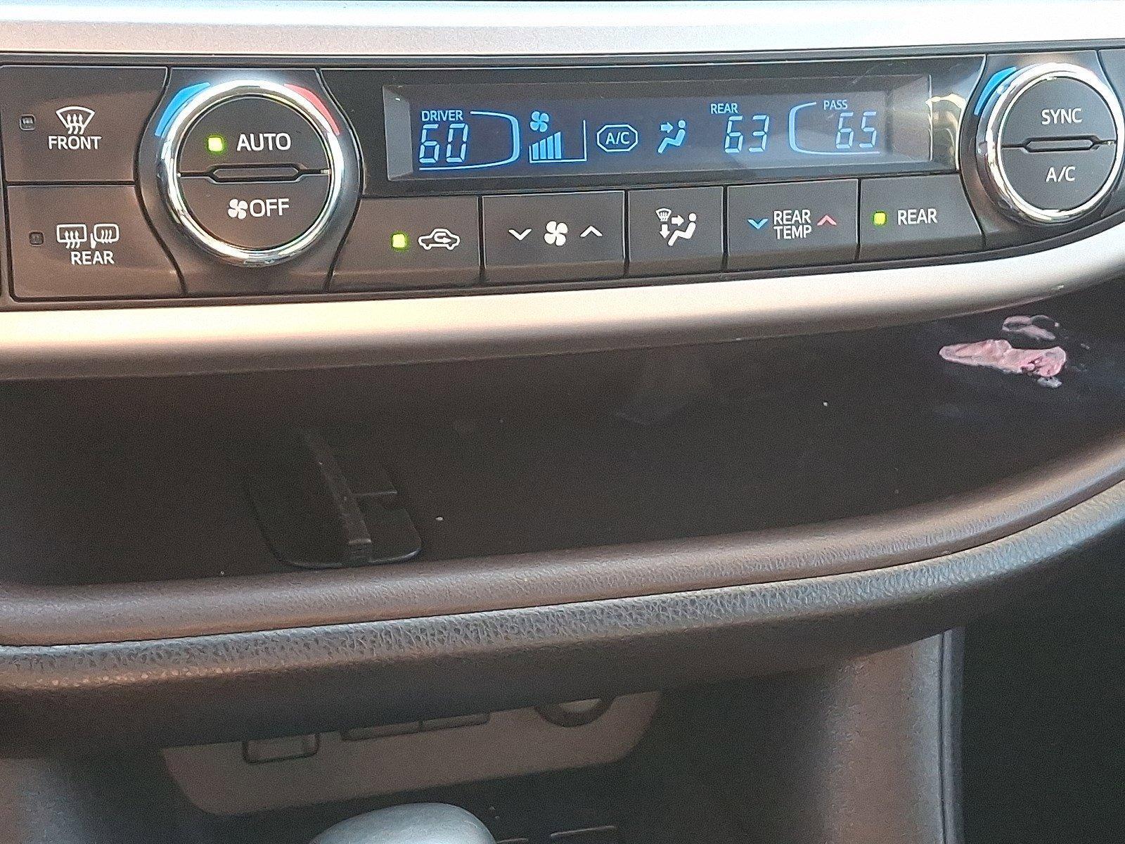 2018 Toyota Highlander Vehicle Photo in Harrisburg, PA 17111