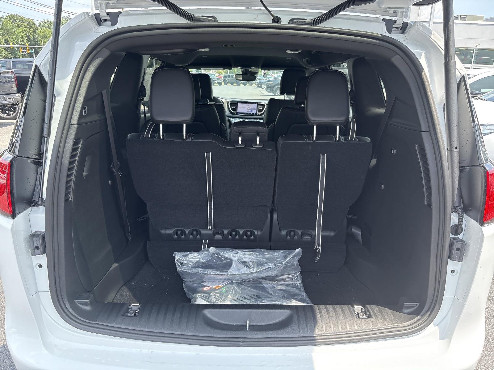 2025 Chrysler Voyager Vehicle Photo in Mechanicsburg, PA 17050-1707