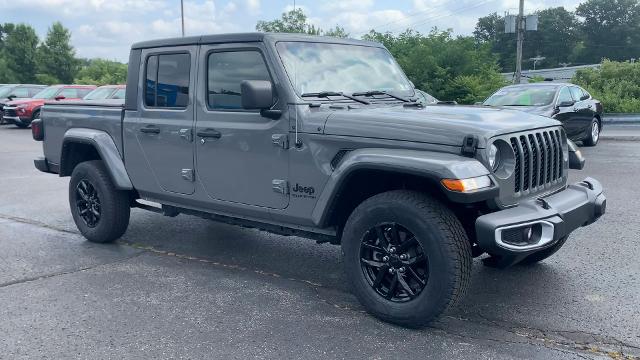 2021 Jeep Gladiator Vehicle Photo in MOON TOWNSHIP, PA 15108-2571