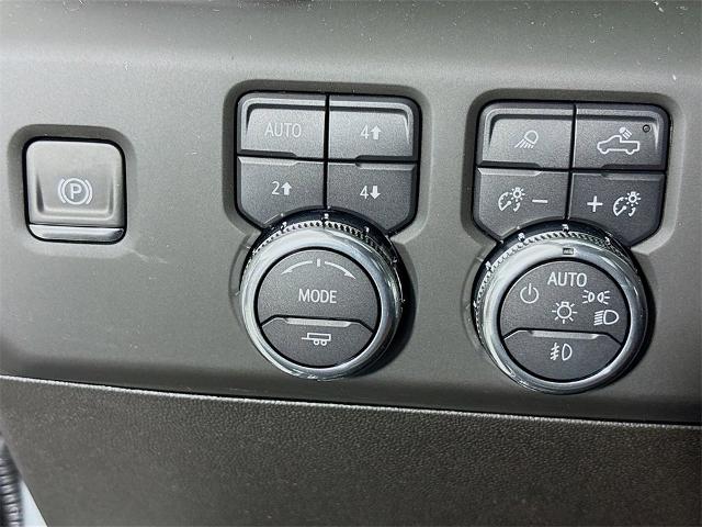 2025 GMC Sierra 2500 HD Vehicle Photo in PUYALLUP, WA 98371-4149