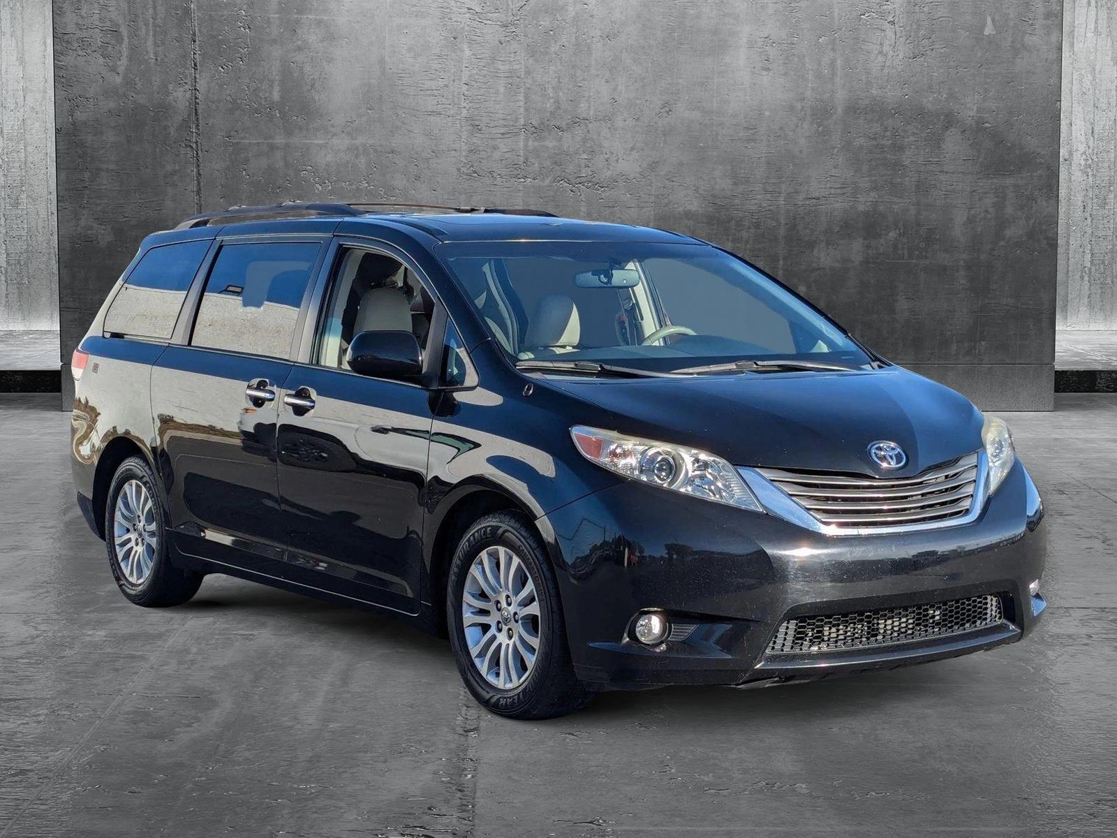 2014 Toyota Sienna Vehicle Photo in VALENCIA, CA 91355-1705