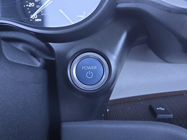 2022 Toyota Sienna Vehicle Photo in NEDERLAND, TX 77627-8017