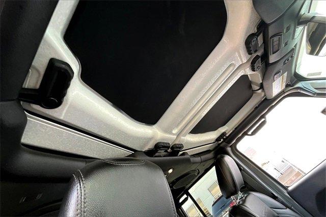 2021 Jeep Gladiator Vehicle Photo in TOPEKA, KS 66609-0000