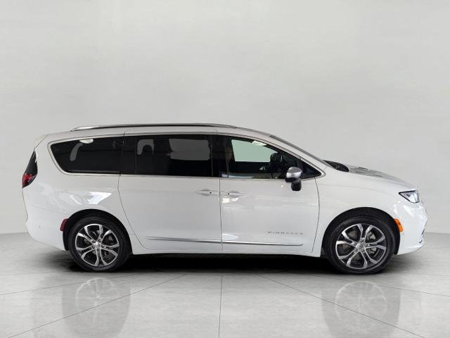 2025 Chrysler Pacifica Vehicle Photo in Oshkosh, WI 54901