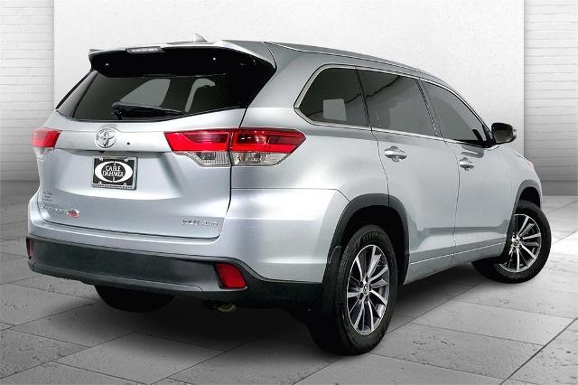 2017 Toyota Highlander Vehicle Photo in Lees Summit, MO 64086