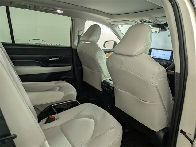 2024 Toyota Grand Highlander Vehicle Photo in ENGLEWOOD, CO 80113-6708