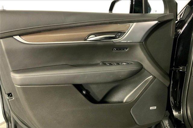 2024 Cadillac XT6 Vehicle Photo in KANSAS CITY, MO 64114-4545