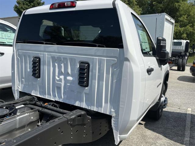 2024 Chevrolet Silverado 3500 HD Chassis Cab Vehicle Photo in ALCOA, TN 37701-3235