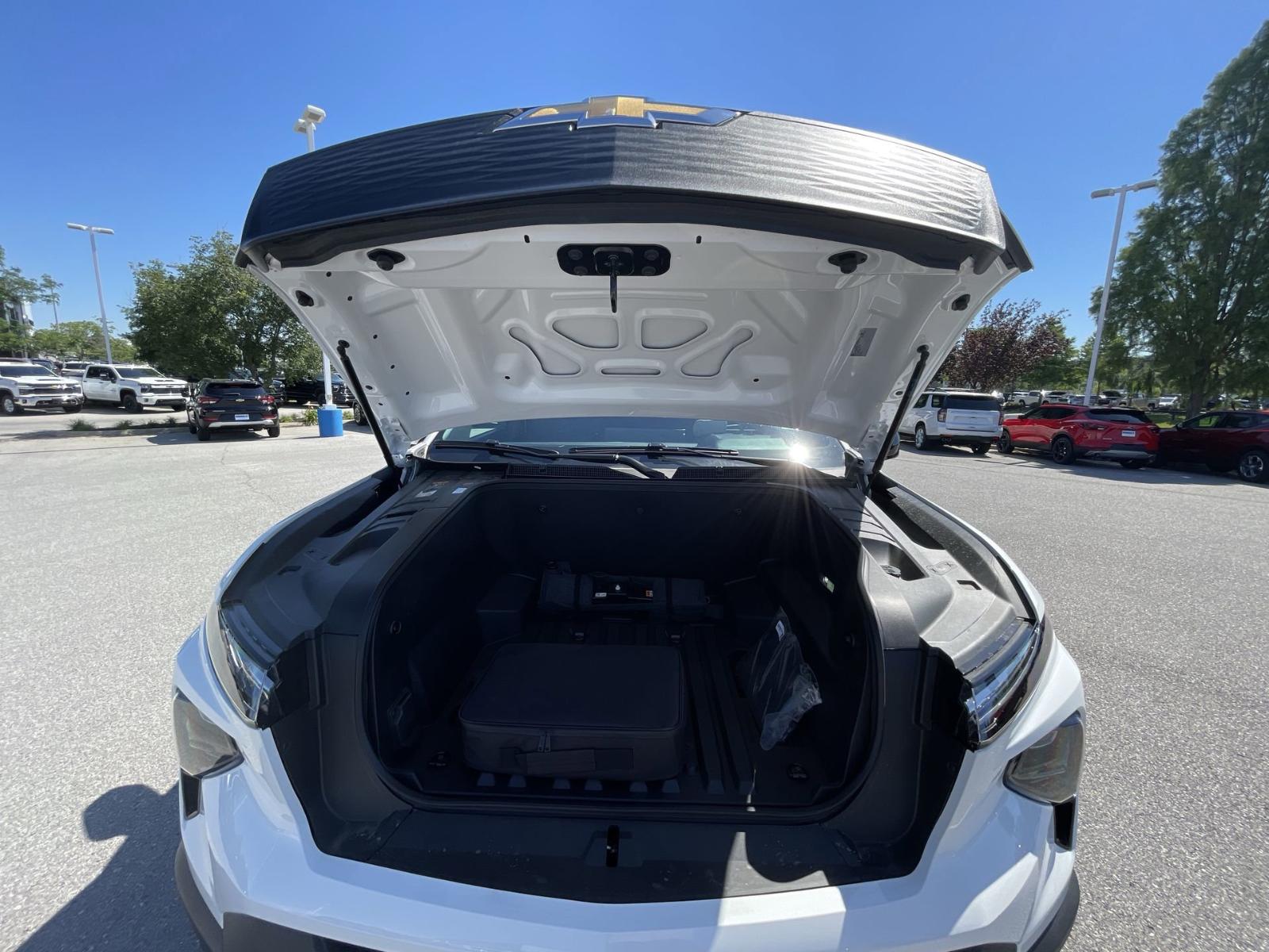 2024 Chevrolet Silverado EV Vehicle Photo in BENTONVILLE, AR 72712-4322