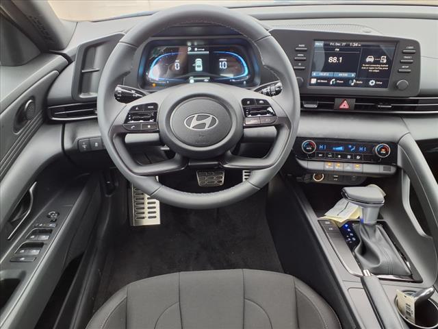 2025 Hyundai ELANTRA Vehicle Photo in Peoria, IL 61615