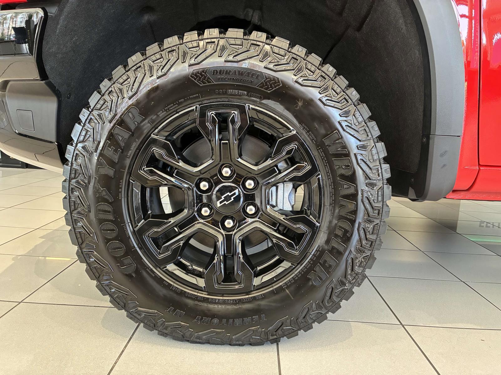 2025 Chevrolet Silverado 1500 Vehicle Photo in LOS ANGELES, CA 90007-3794