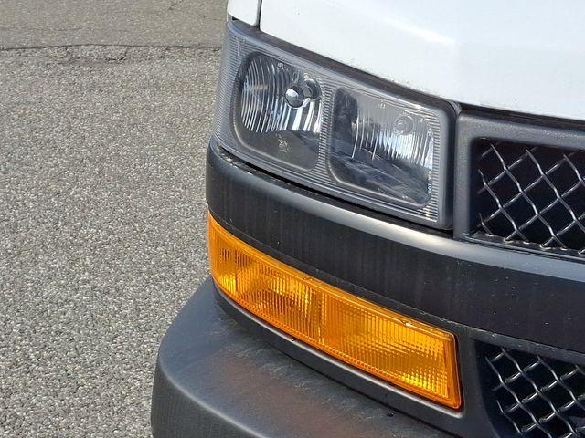 2024 Chevrolet Express Cutaway 3500 Vehicle Photo in DANBURY, CT 06810-5034