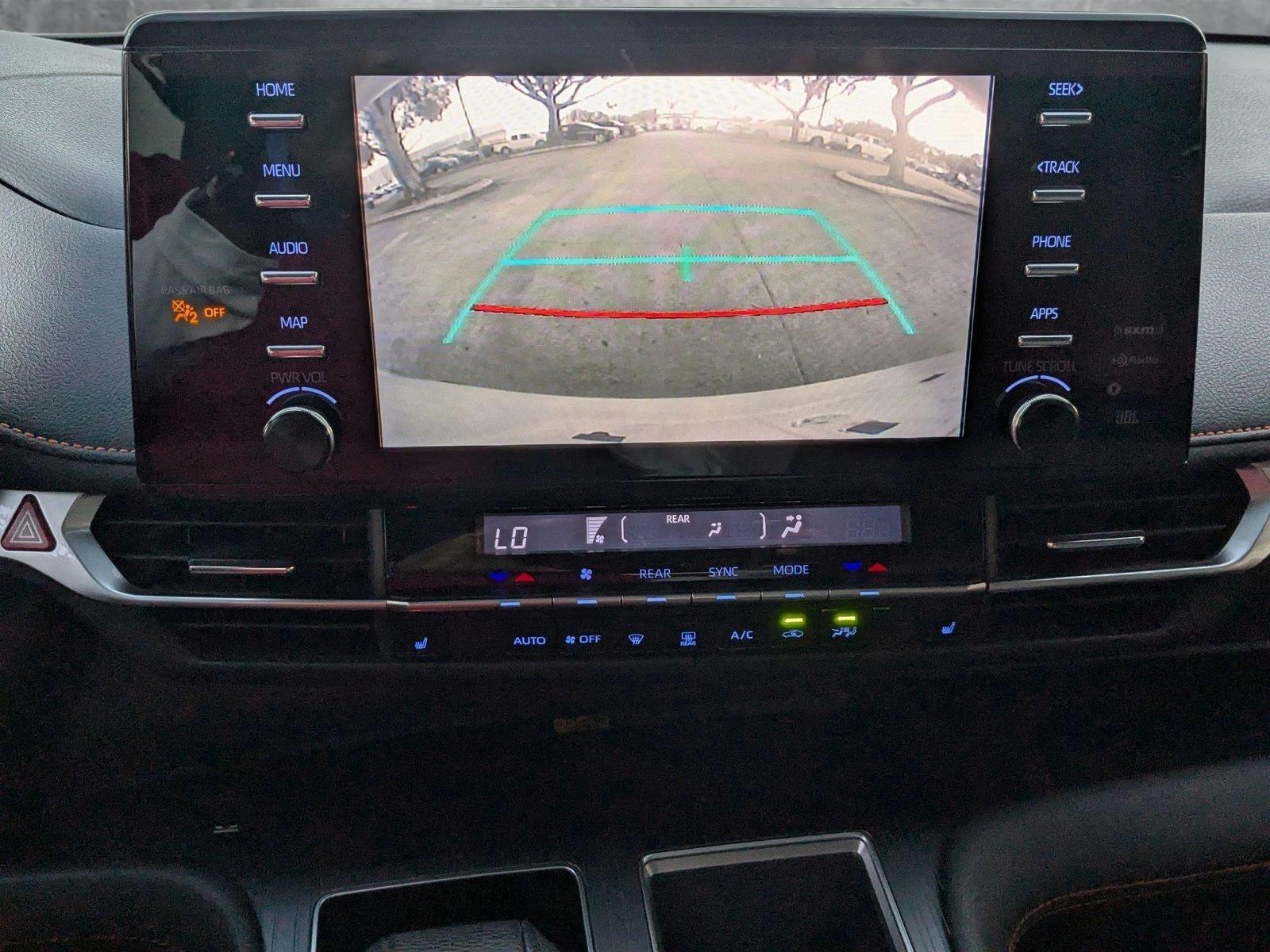 2022 Toyota Sienna Vehicle Photo in Pembroke Pines , FL 33084