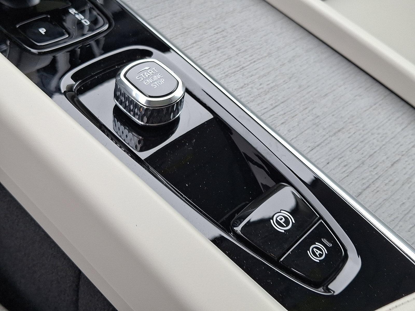 2025 Volvo XC60 Plug-In Hybrid Vehicle Photo in Trevose, PA 19053