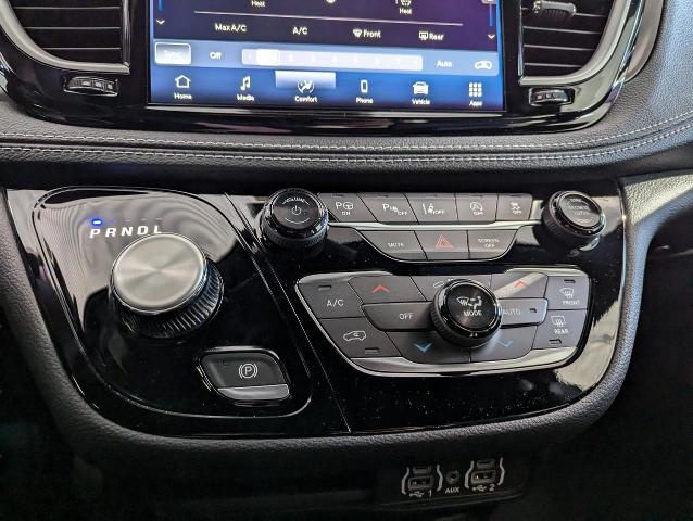 2025 Chrysler Pacifica Vehicle Photo in Oshkosh, WI 54901