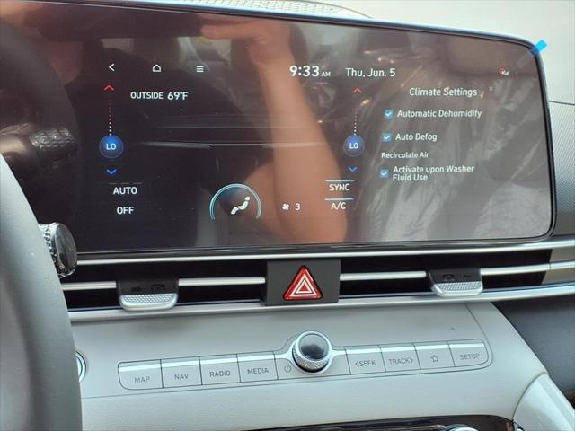 2025 Hyundai ELANTRA Hybrid Vehicle Photo in Peoria, IL 61615