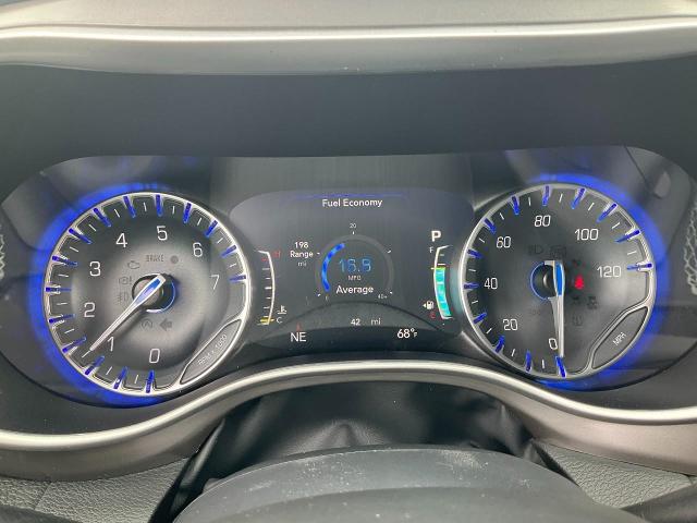 2025 Chrysler Pacifica Vehicle Photo in Kaukauna, WI 54130