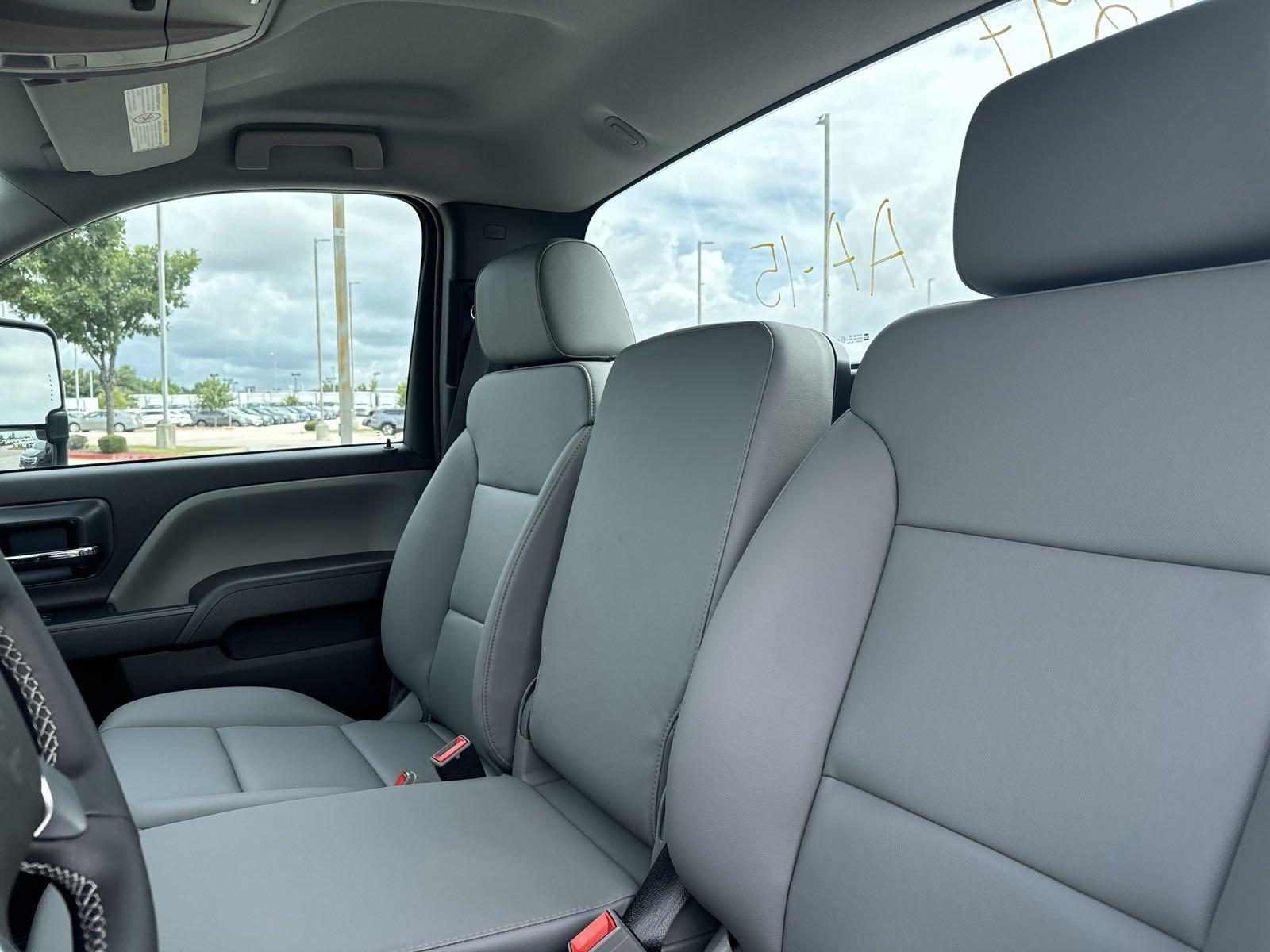 2024 Chevrolet Silverado 6500 HD Vehicle Photo in GEORGETOWN, TX 78626-7508