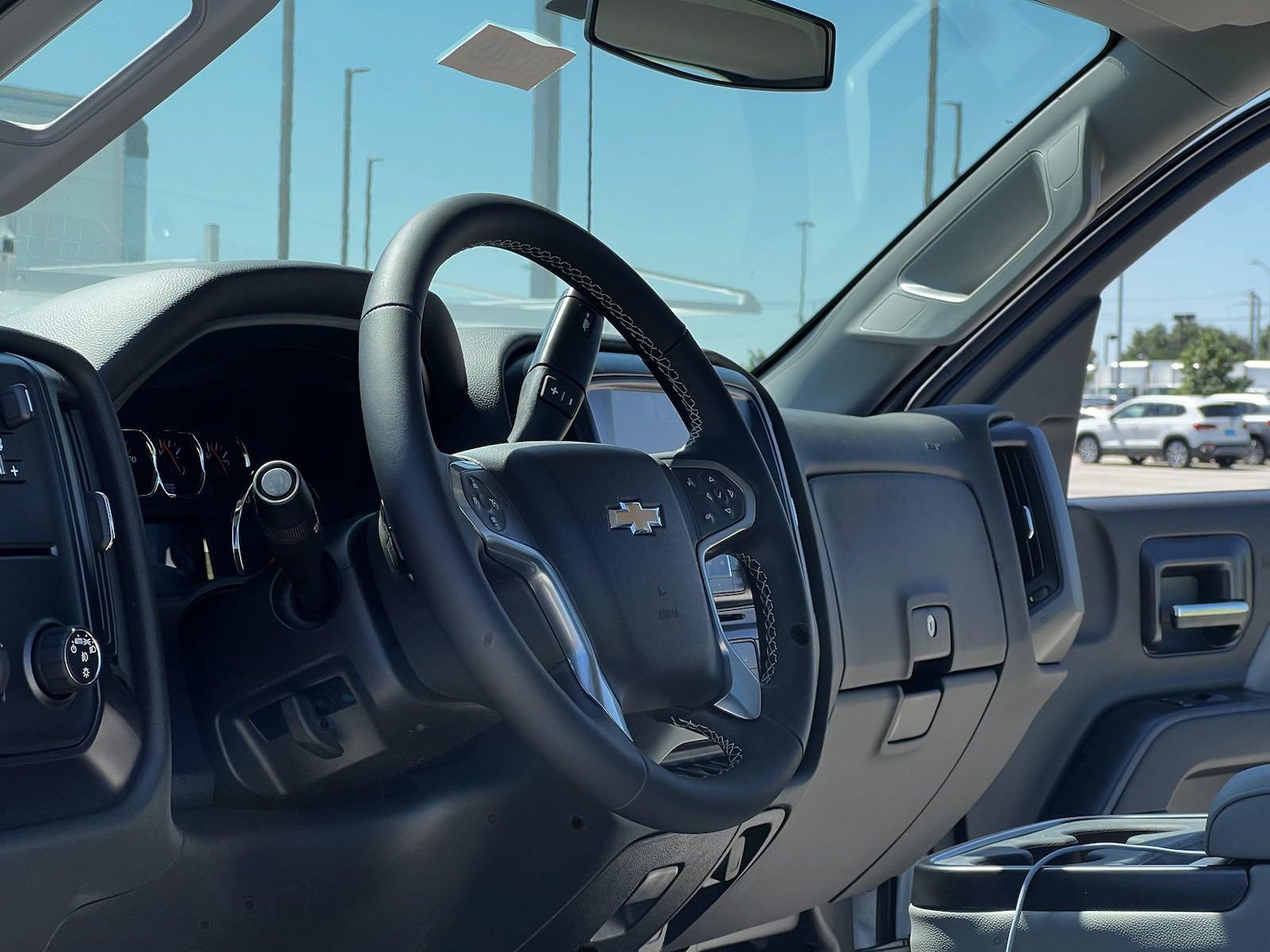 2024 Chevrolet Silverado 5500 HD Vehicle Photo in GEORGETOWN, TX 78626-7508