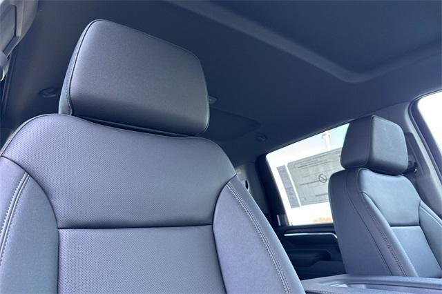 2025 GMC Sierra 2500 HD Vehicle Photo in ELK GROVE, CA 95757-8703