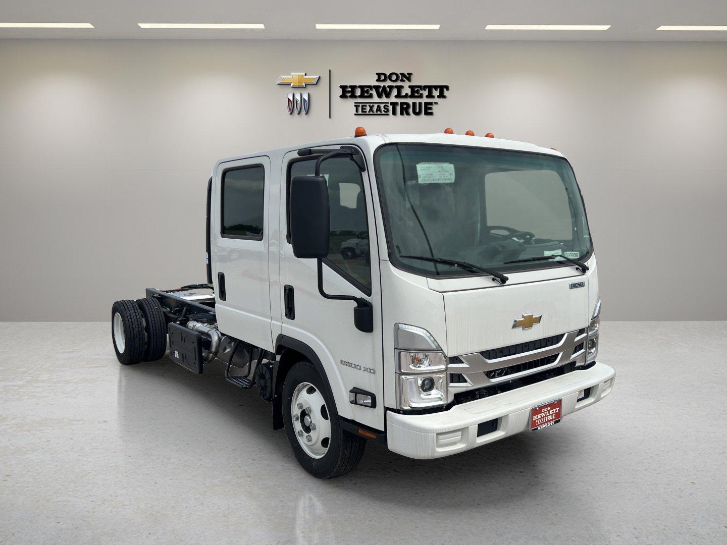 2024 Chevrolet Low Cab Forward 5500 XD Vehicle Photo in GEORGETOWN, TX 78626-7508