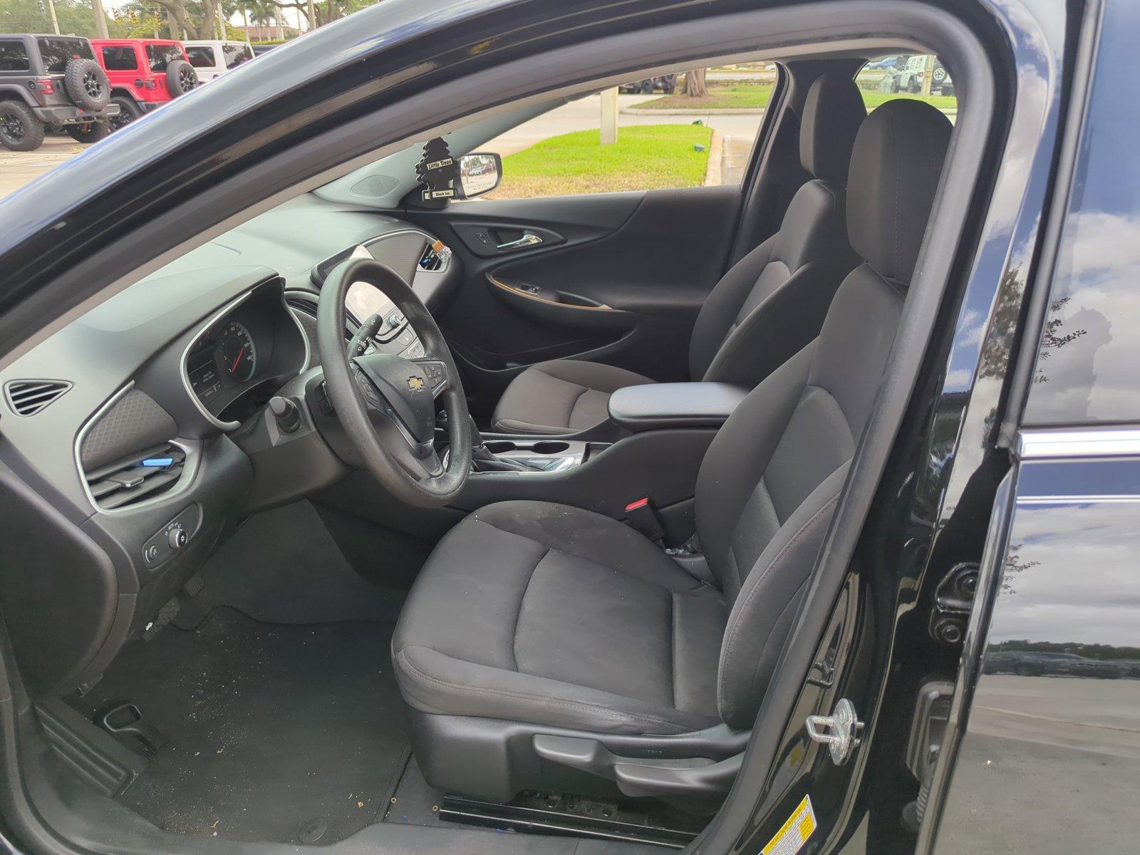 2019 Chevrolet Malibu Vehicle Photo in Pembroke Pines, FL 33027