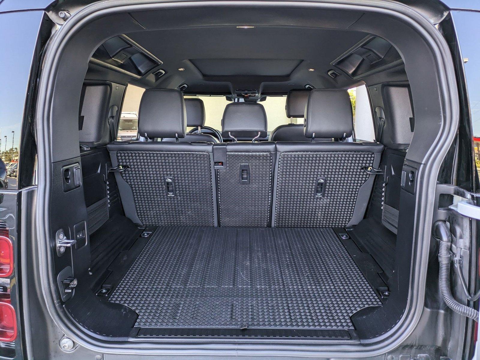 2024 Land Rover Defender Vehicle Photo in Tampa, FL 33614