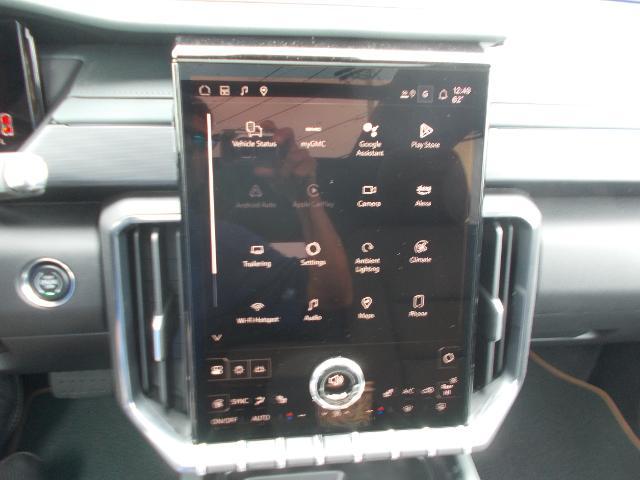 2025 GMC Acadia Vehicle Photo in LOWELL, MA 01852-4336