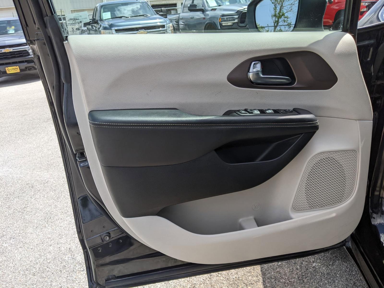 2023 Chrysler Voyager Vehicle Photo in Seguin, TX 78155